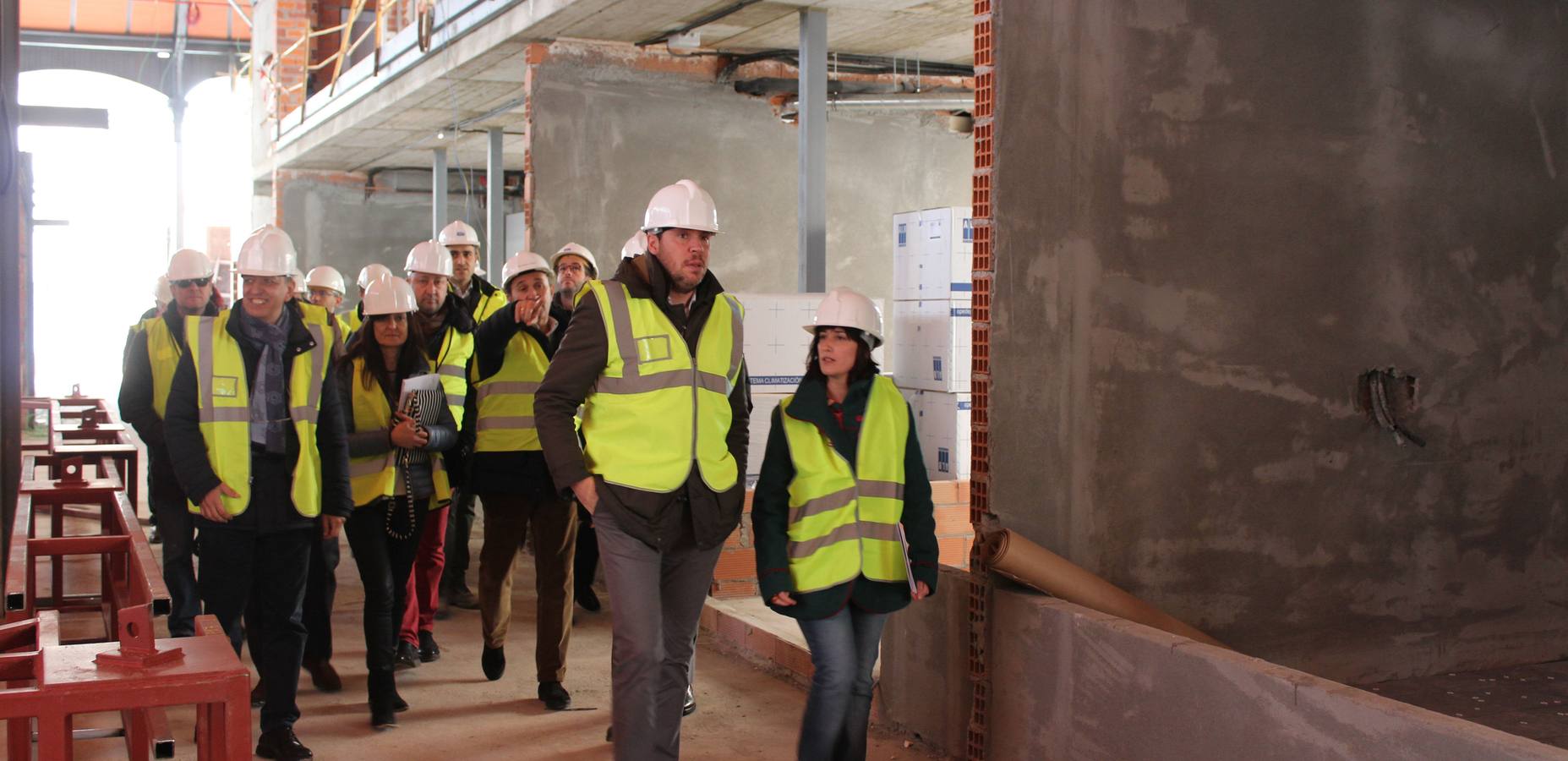 25.02.16 El alcalde de Valladolid, Óscar Puente, visita las obras del Mercado del Val de Valladolid.