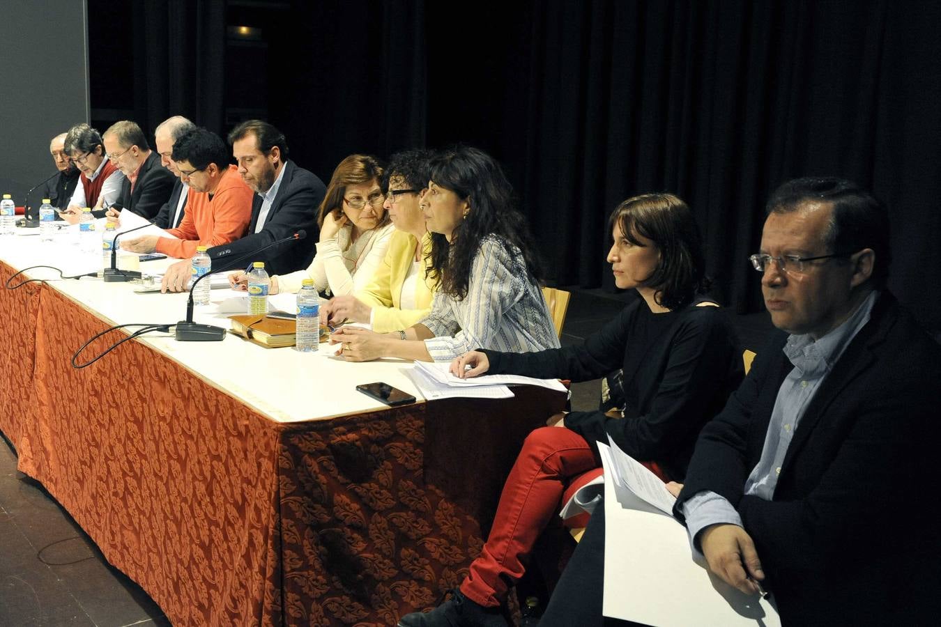 06.04.16 Concejo abierto en el que participaron los vecinos de San Juan, Vadillos y Circular en el centro cívico Bailarín Vicente Escudero.