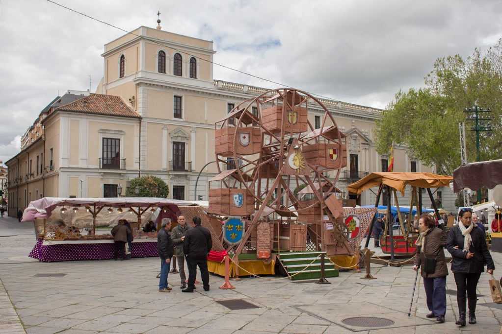 Mercado castellano de San Pedro Regalado en la plaza de San Pablo (2/2)