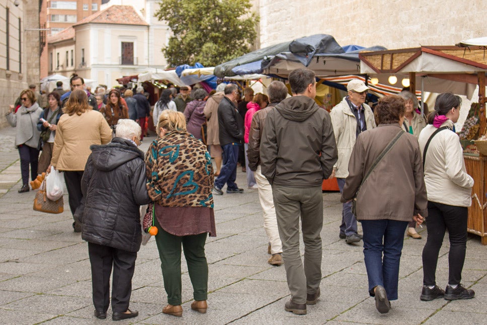 Mercado castellano de San Pedro Regalado en la plaza de San Pablo (2/2)