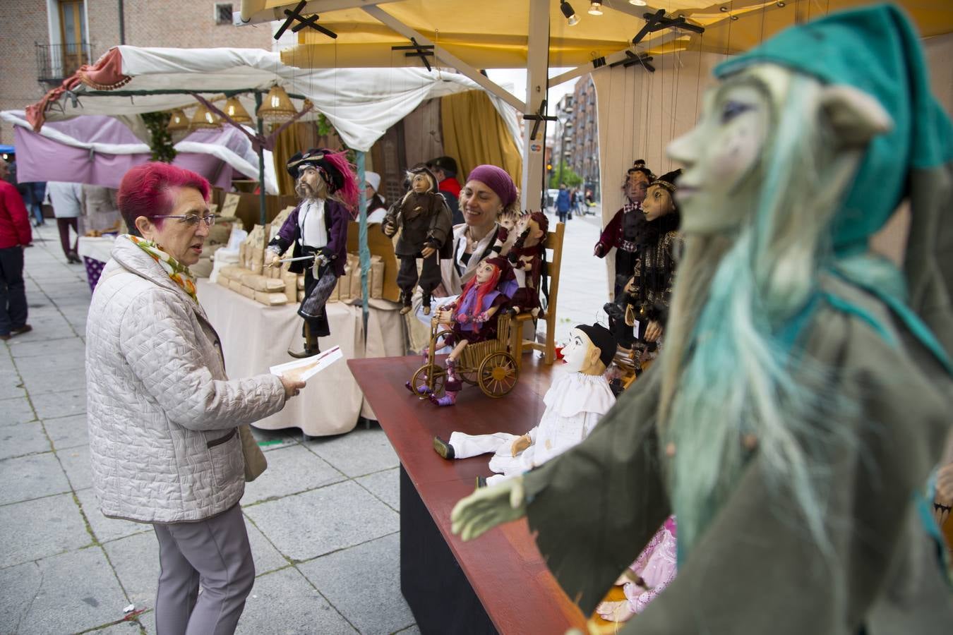 Mercado castellano de San Pedro Regalado en la plaza de San Pablo (1/2)