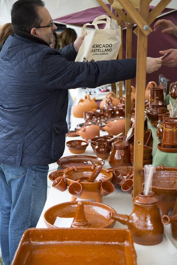 Mercado castellano de San Pedro Regalado en la plaza de San Pablo (1/2)