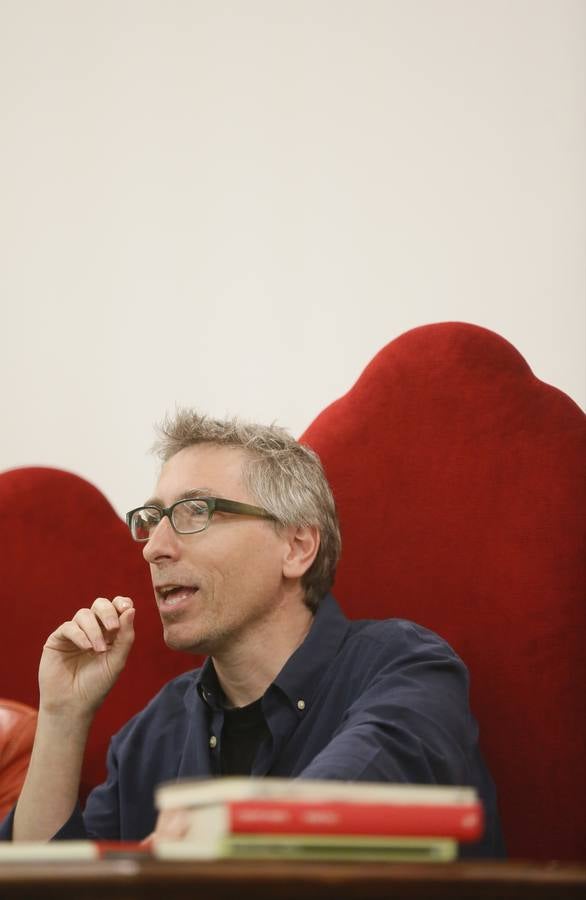 David Trueba participa en un encuentro con alumnos del IES Zorrilla