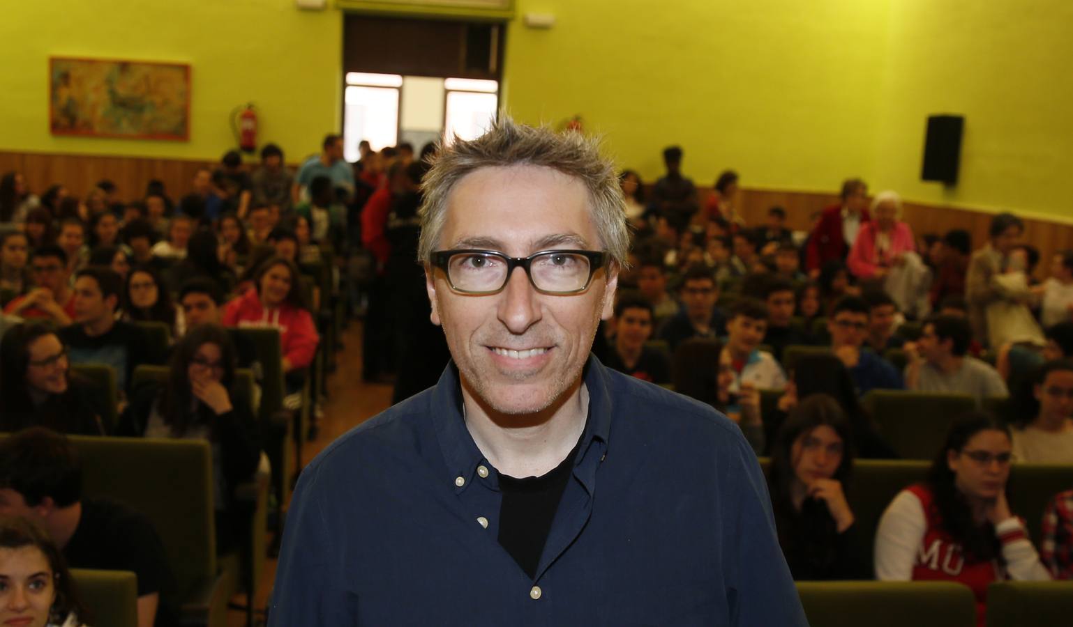 David Trueba participa en un encuentro con alumnos del IES Zorrilla