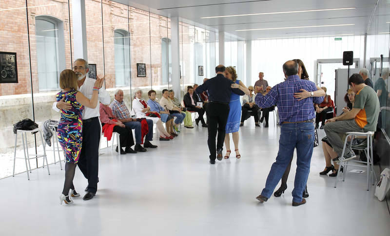 Bailes de salón con la Asociación Cultural 'El Abrazo Palencia Tango'