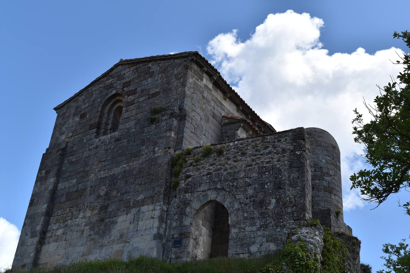 La ermita de Vallespinoso de Aguilar, una joya del románico palentino