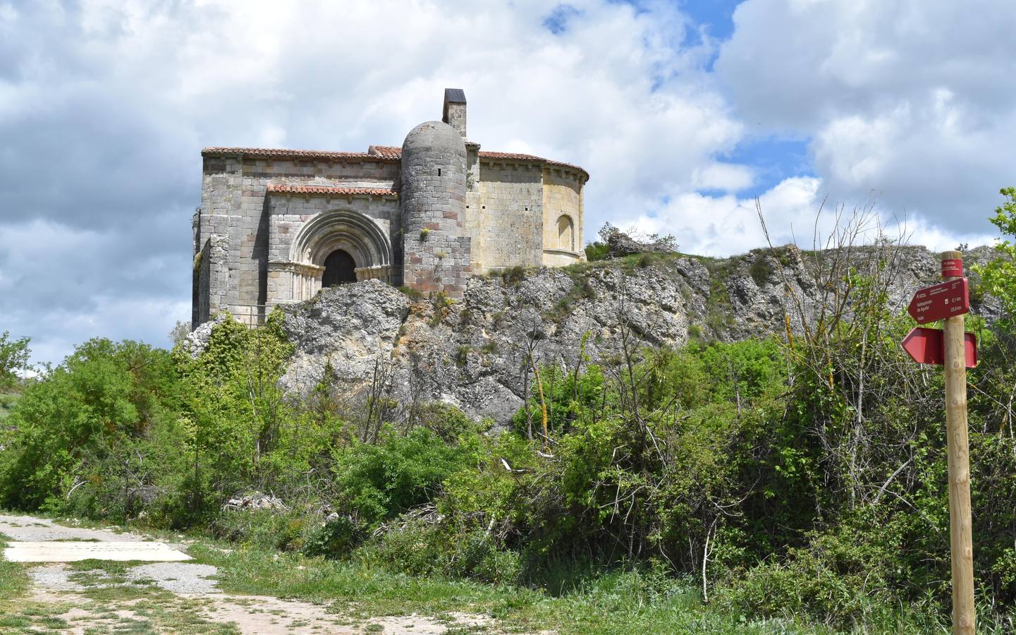 La ermita de Vallespinoso de Aguilar, una joya del románico palentino