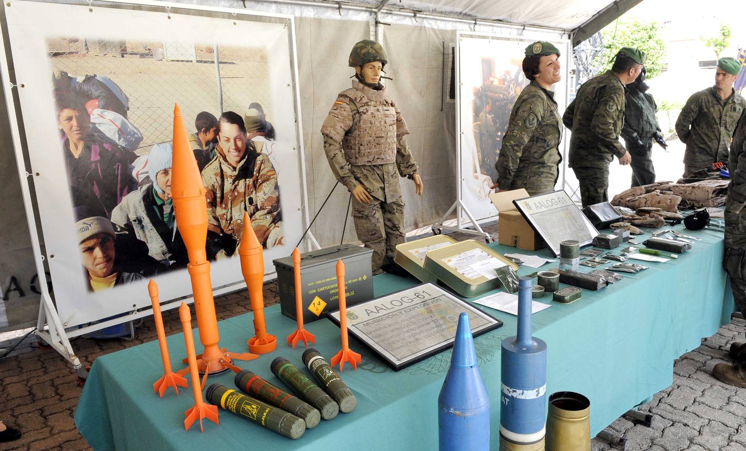 Una exhibición de equipos y vehículos cierra la Semana de las Fuerzas Armadas en Valladolid