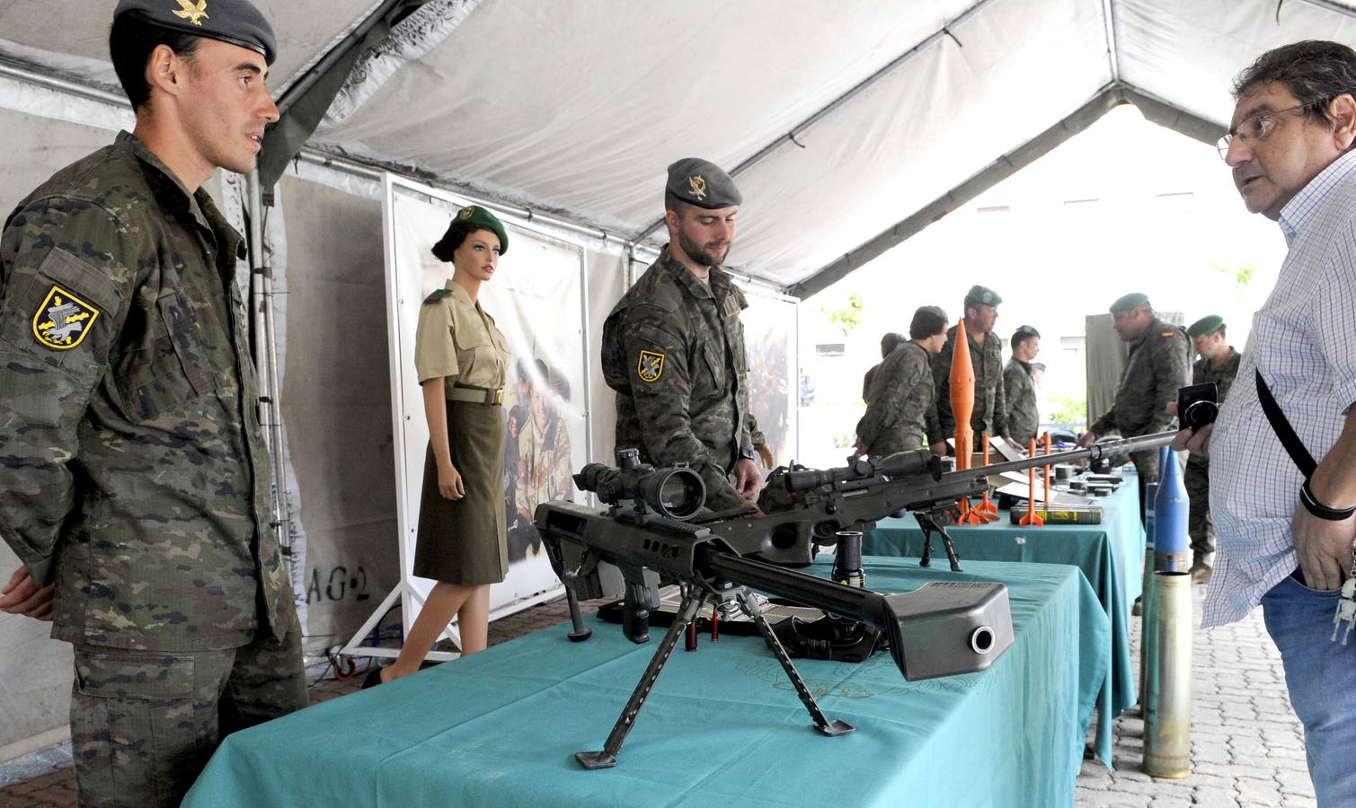 Una exhibición de equipos y vehículos cierra la Semana de las Fuerzas Armadas en Valladolid