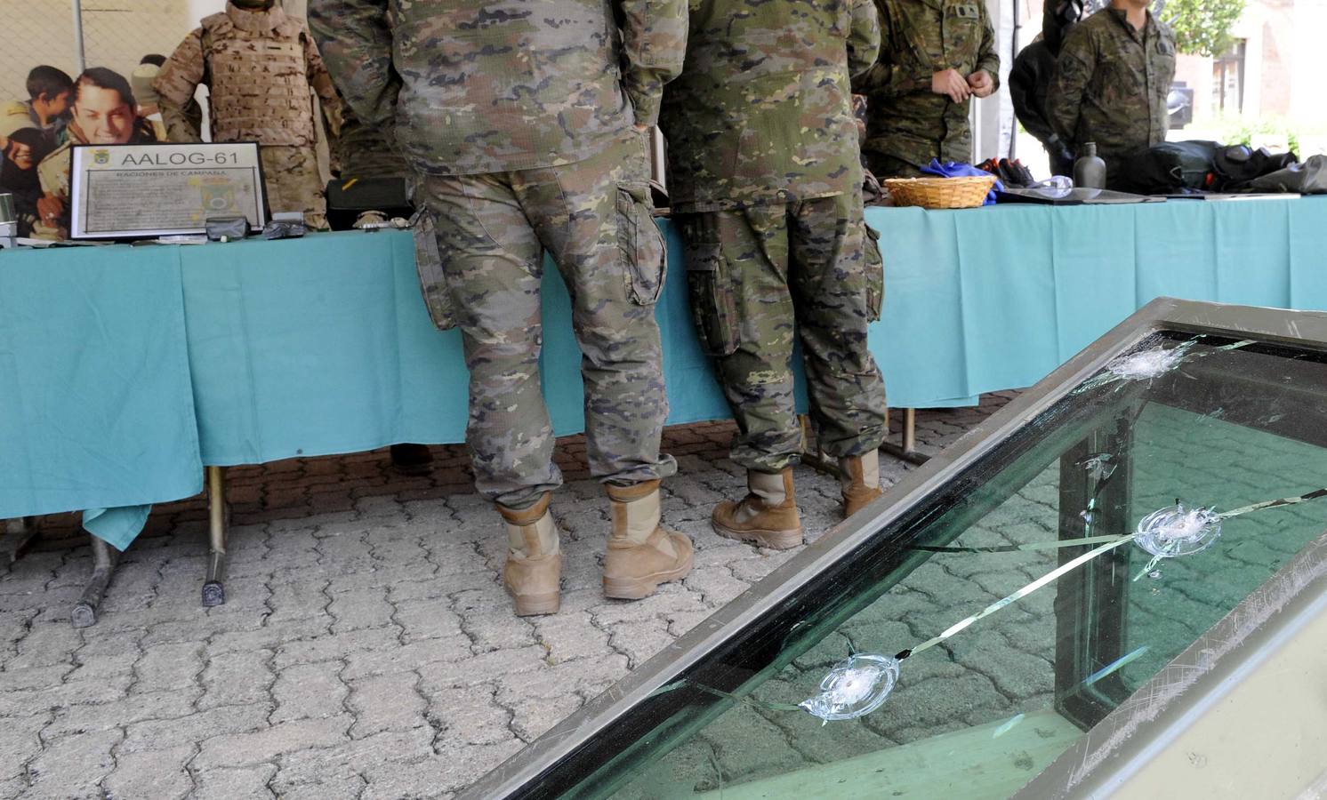 Una exhibición de equipos y vehículos cierra la Semana de las Fuerzas Armadas en Valladolid