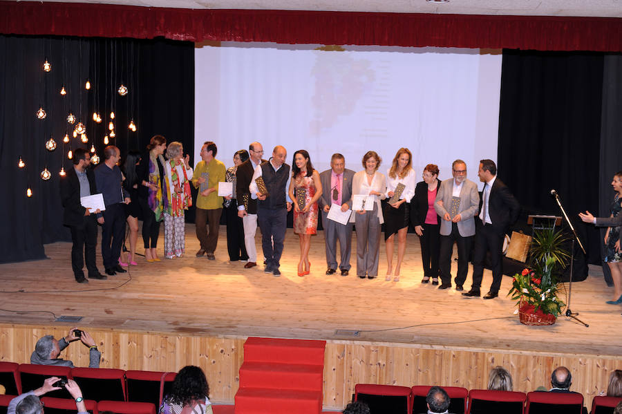 La ministra Tejerina galardona en los Premios Racimo de Serrada