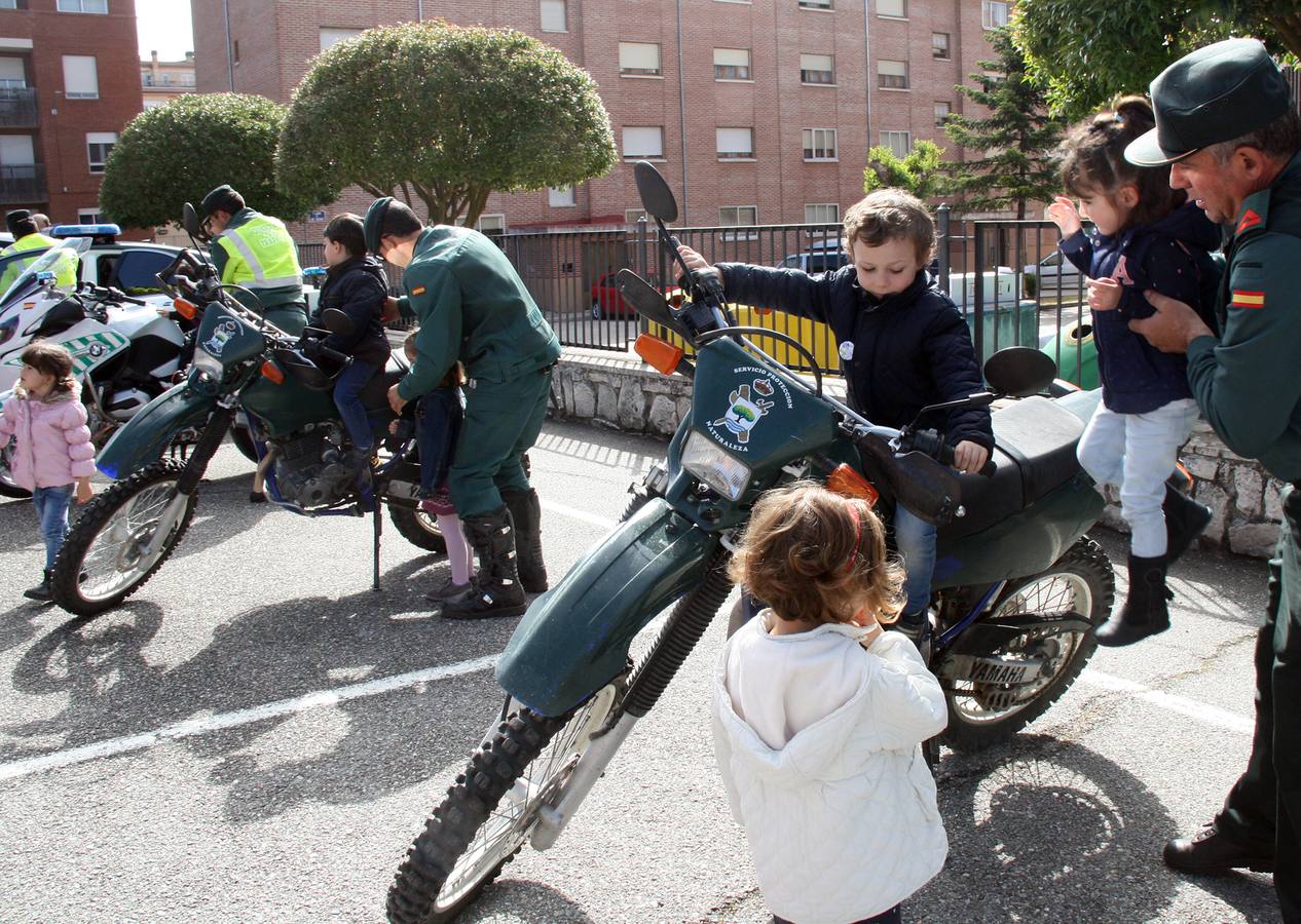 Exhibición de medios de la Guardia Civil en el colegio Santa Clara de Cuéllar