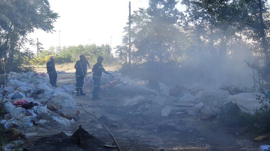 Incendio en un vertedero ilegal de Valladolid