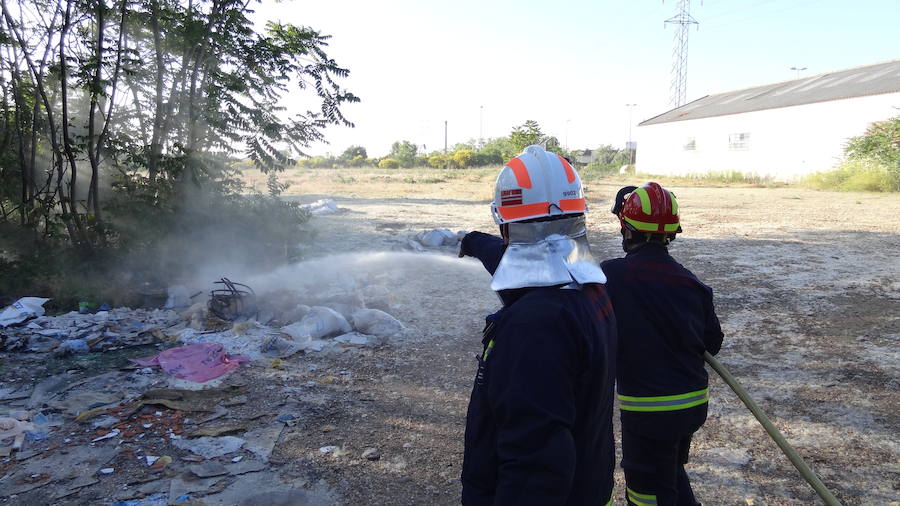 Incendio en un vertedero ilegal de Valladolid