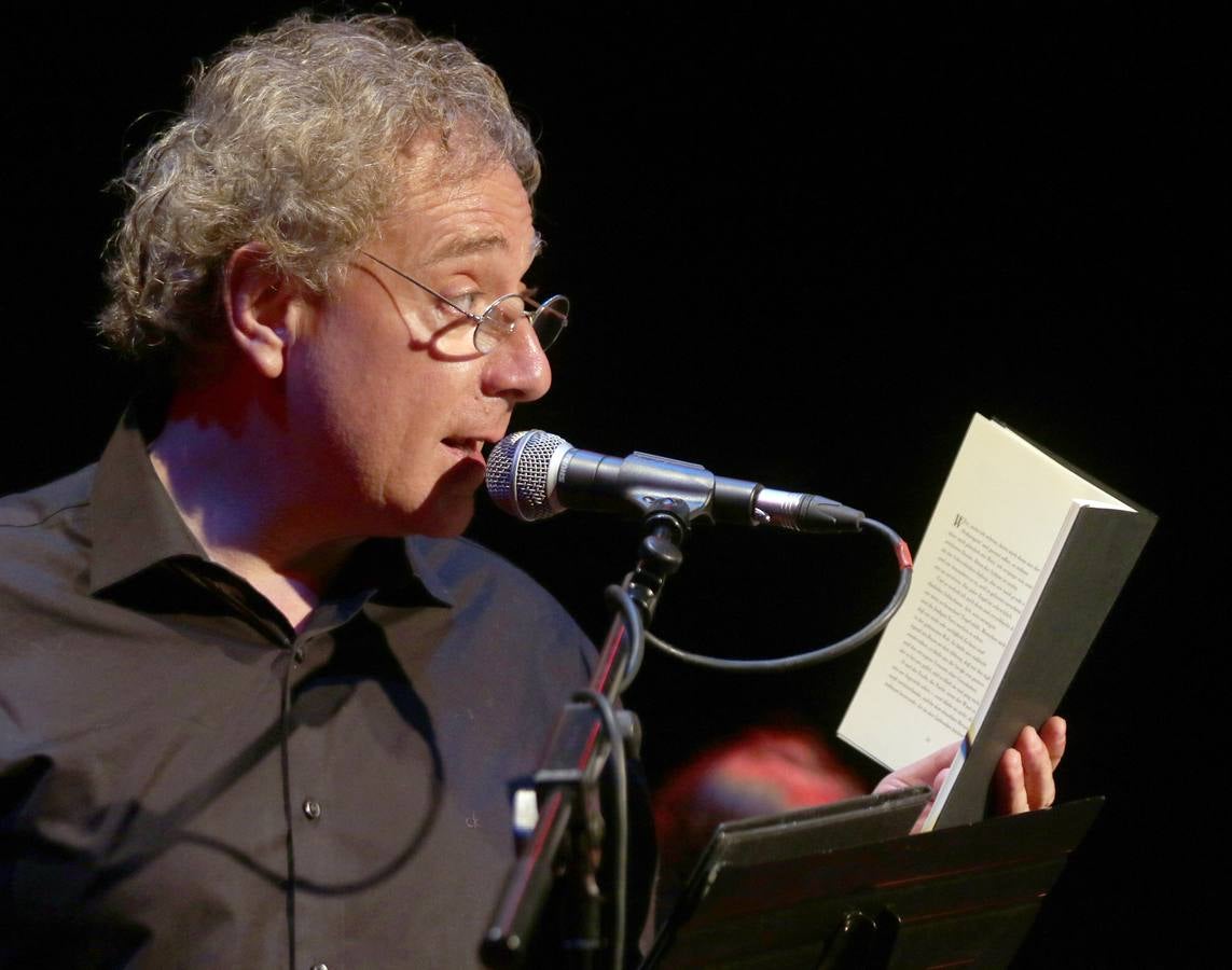 Recital poético de Juan Carlos Mestre en el Aula de Cultura de El Norte de Castilla