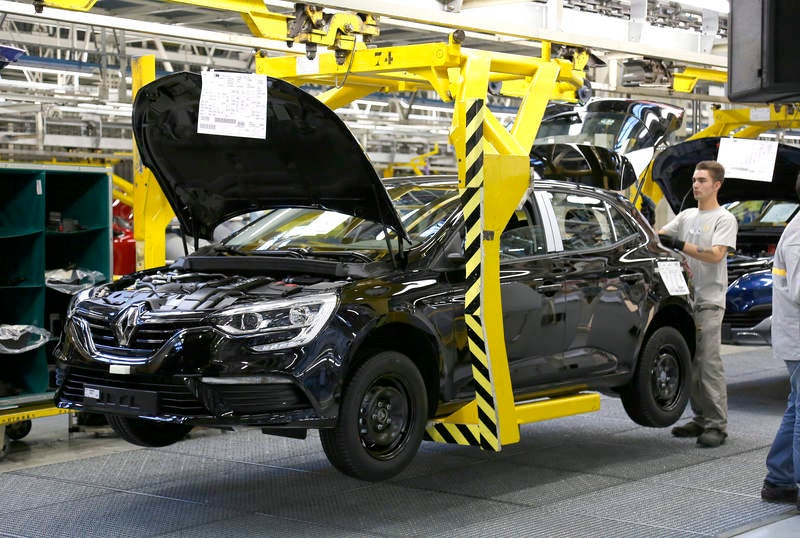 El rey Felipe VI visita la factoría de Renault en Villamuriel (Palencia)