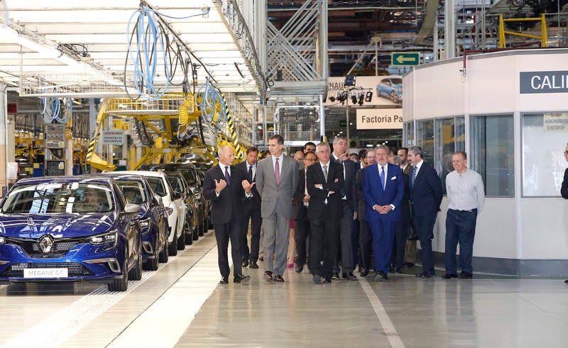 El rey Felipe VI visita la factoría de Renault en Villamuriel (Palencia)