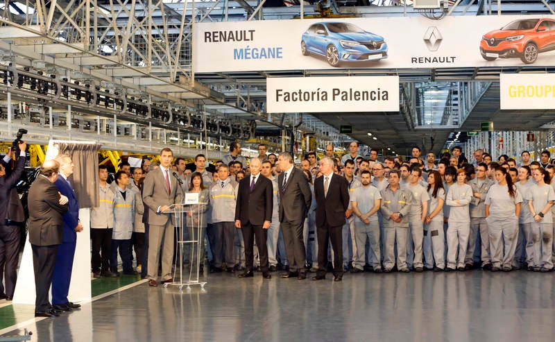 El rey Felipe VI visita la factoría de Renault en Villamuriel (Palencia)