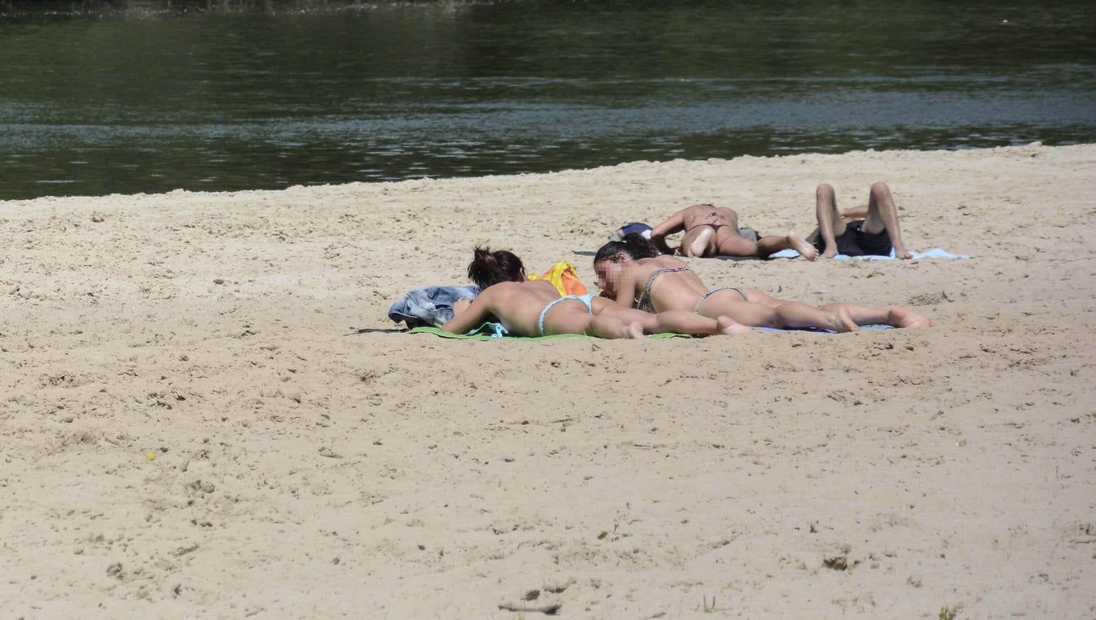 Jornada veraniega en la playa del Pisuerga