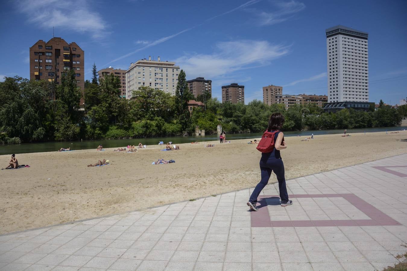 Jornada veraniega en la playa del Pisuerga