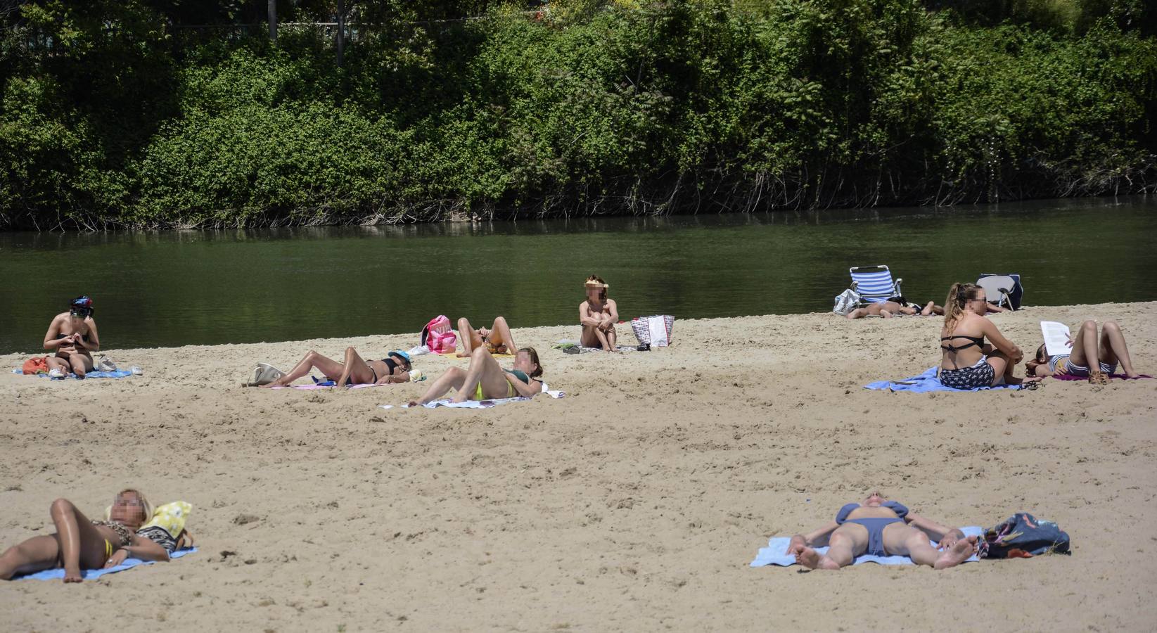 Jornada veraniega en la playa del Pisuerga