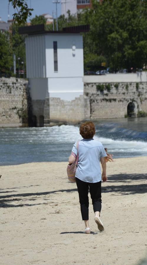 Jornada veraniega en la playa del Pisuerga