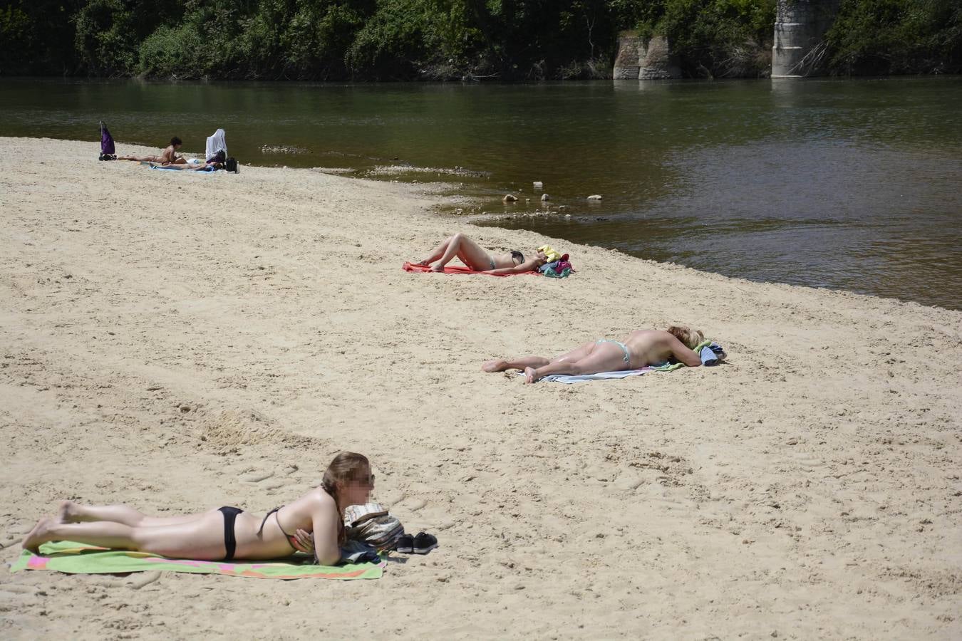 Jornada veraniega en la playa del Pisuerga