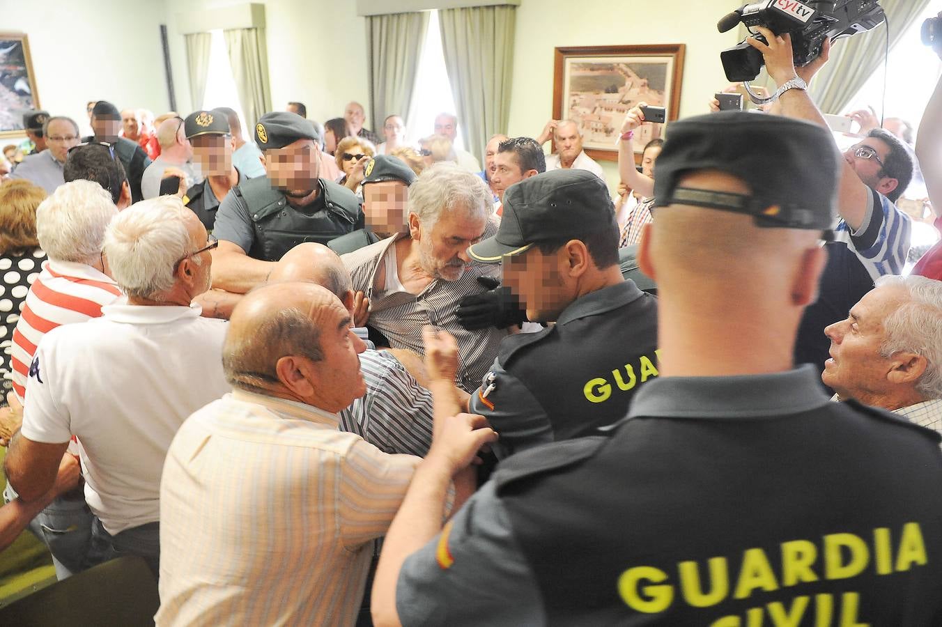 Enfrentamientos entre los vecinos en el pleno del Ayuntamiento de Valdestillas
