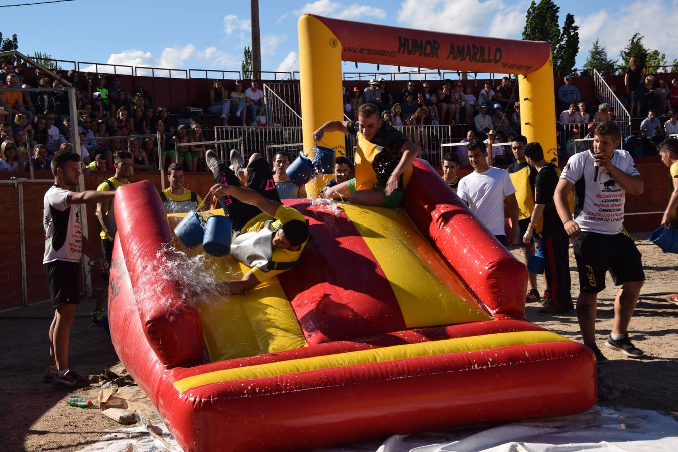 Humor y diversión en el día grande de las fiestas de Guardo (Palencia)