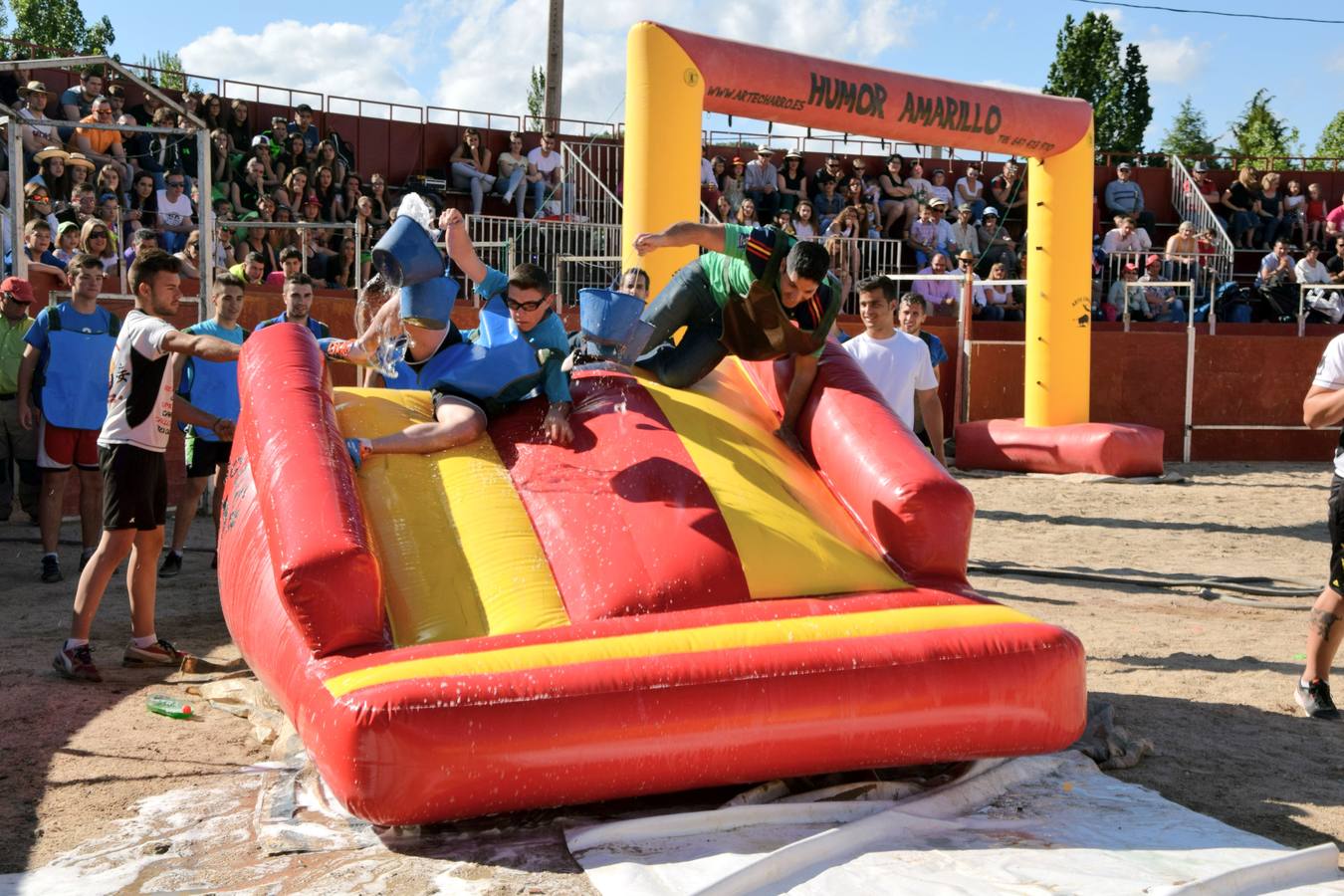 Humor y diversión en el día grande de las fiestas de Guardo (Palencia)