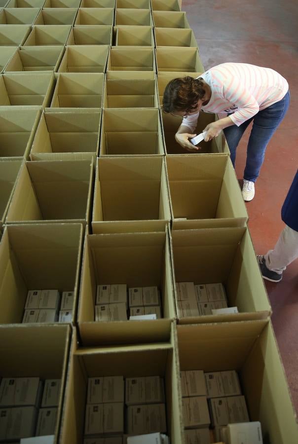 Empaquetado de papeletas para las elecciones generales del 26-J