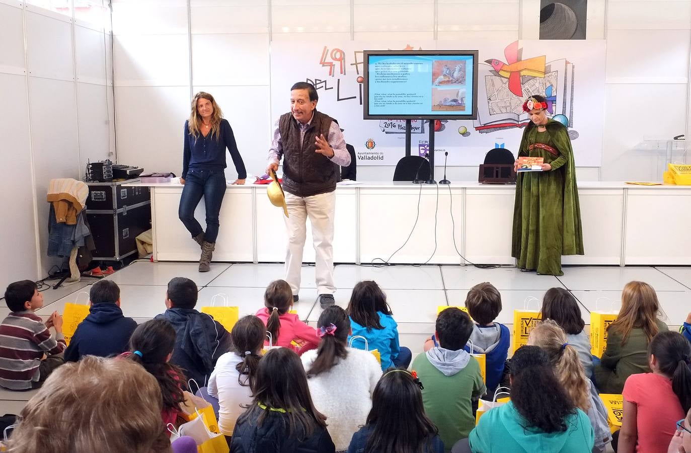 Ramón García presenta &#039;El Quijote en veintitantas letras&#039; en la Feria del Libro