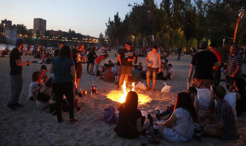 Noche de San Juan en la playa de Las Moreras de Valladolid