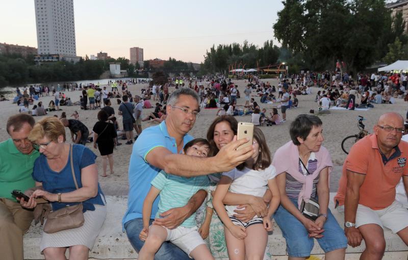 Noche de San Juan en la playa de Las Moreras de Valladolid