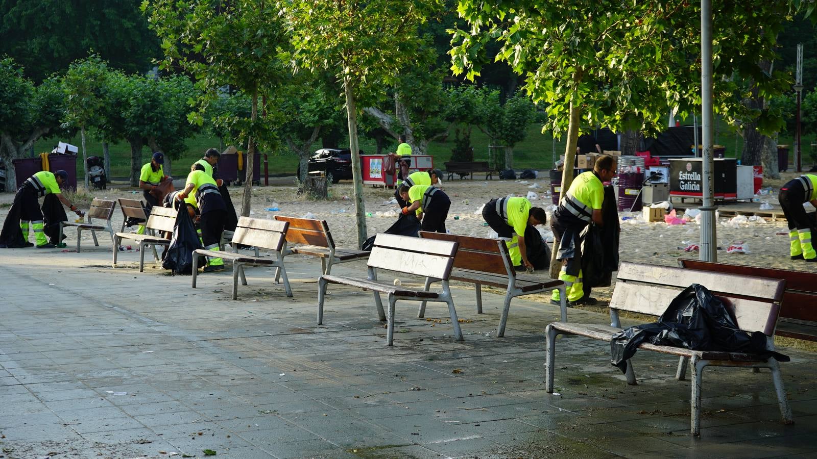 Toneladas de basura en Las Moreras tras la Noche de San Juan