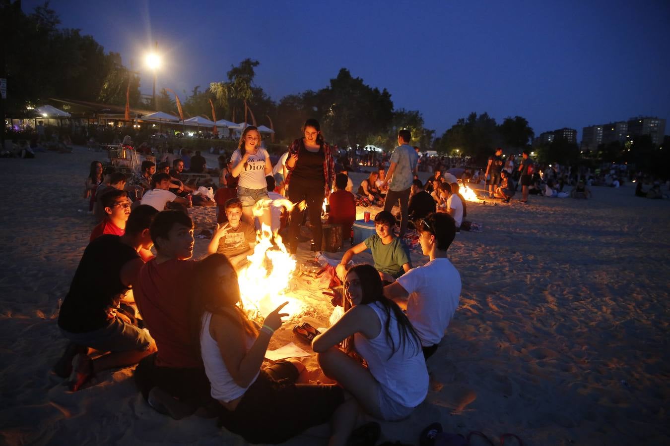 Noche de San Juan en la playa de Las Moreras de Valladolid (1/3)