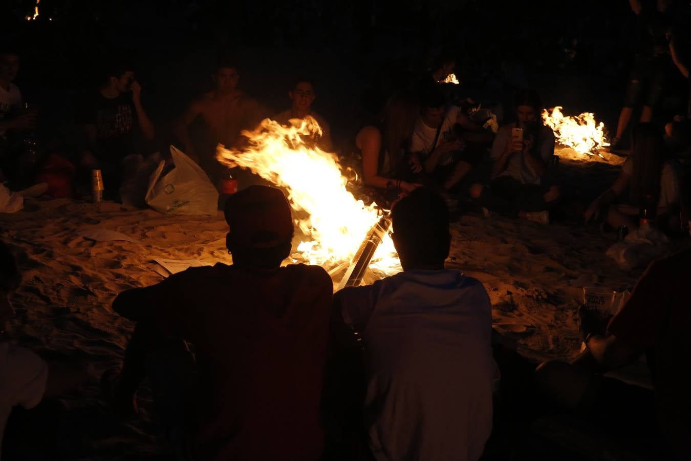 Noche de San Juan en la playa de Las Moreras de Valladolid (1/3)