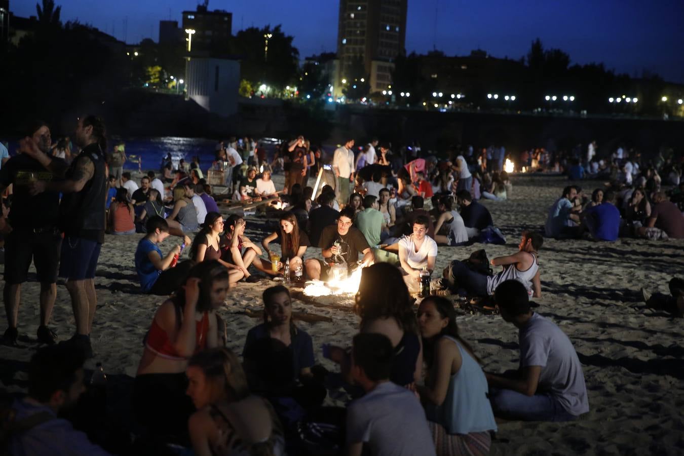 Noche de San Juan en la playa de Las Moreras de Valladolid (1/3)