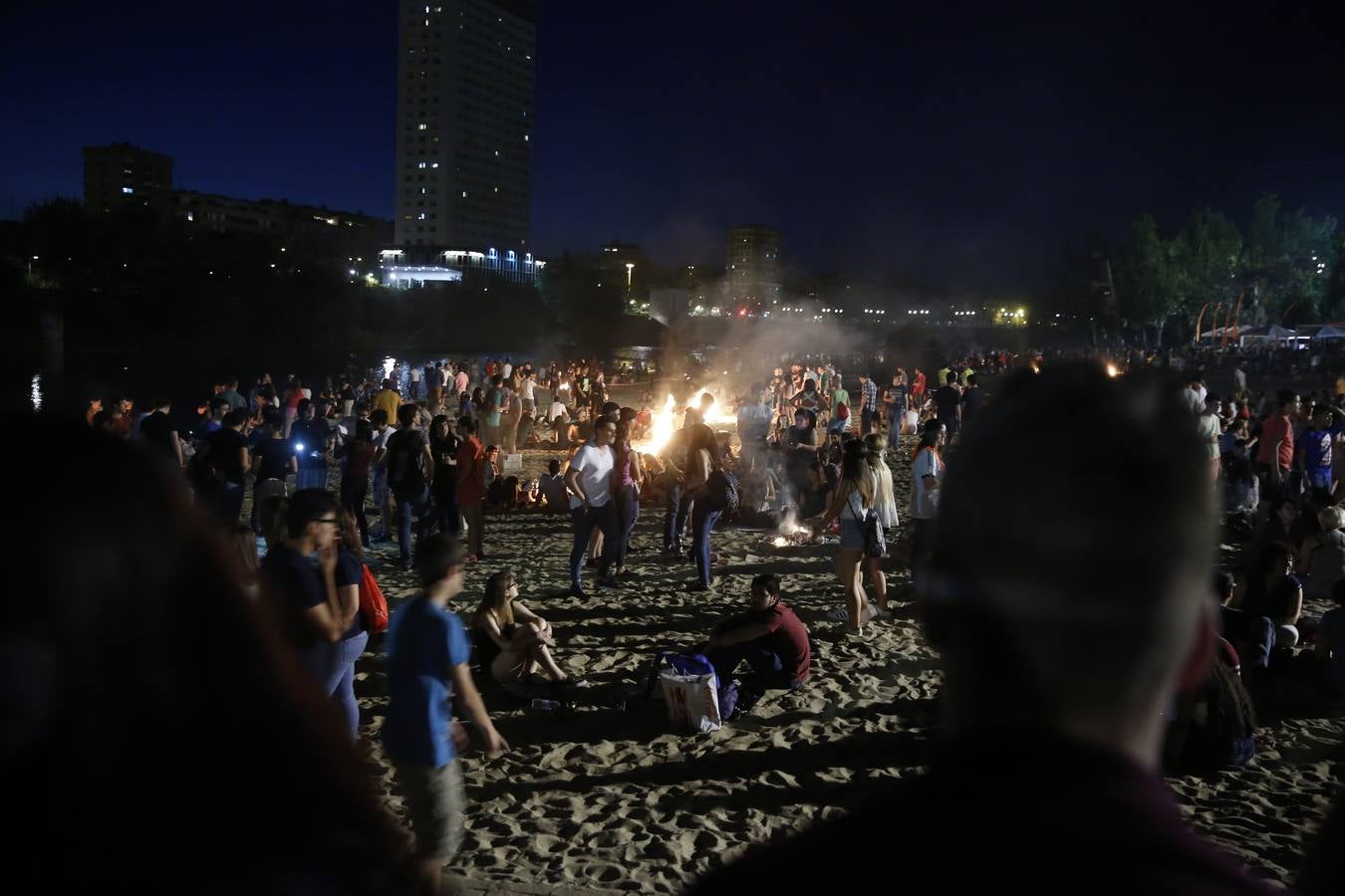 Noche de San Juan en la playa de Las Moreras de Valladolid (2/3)