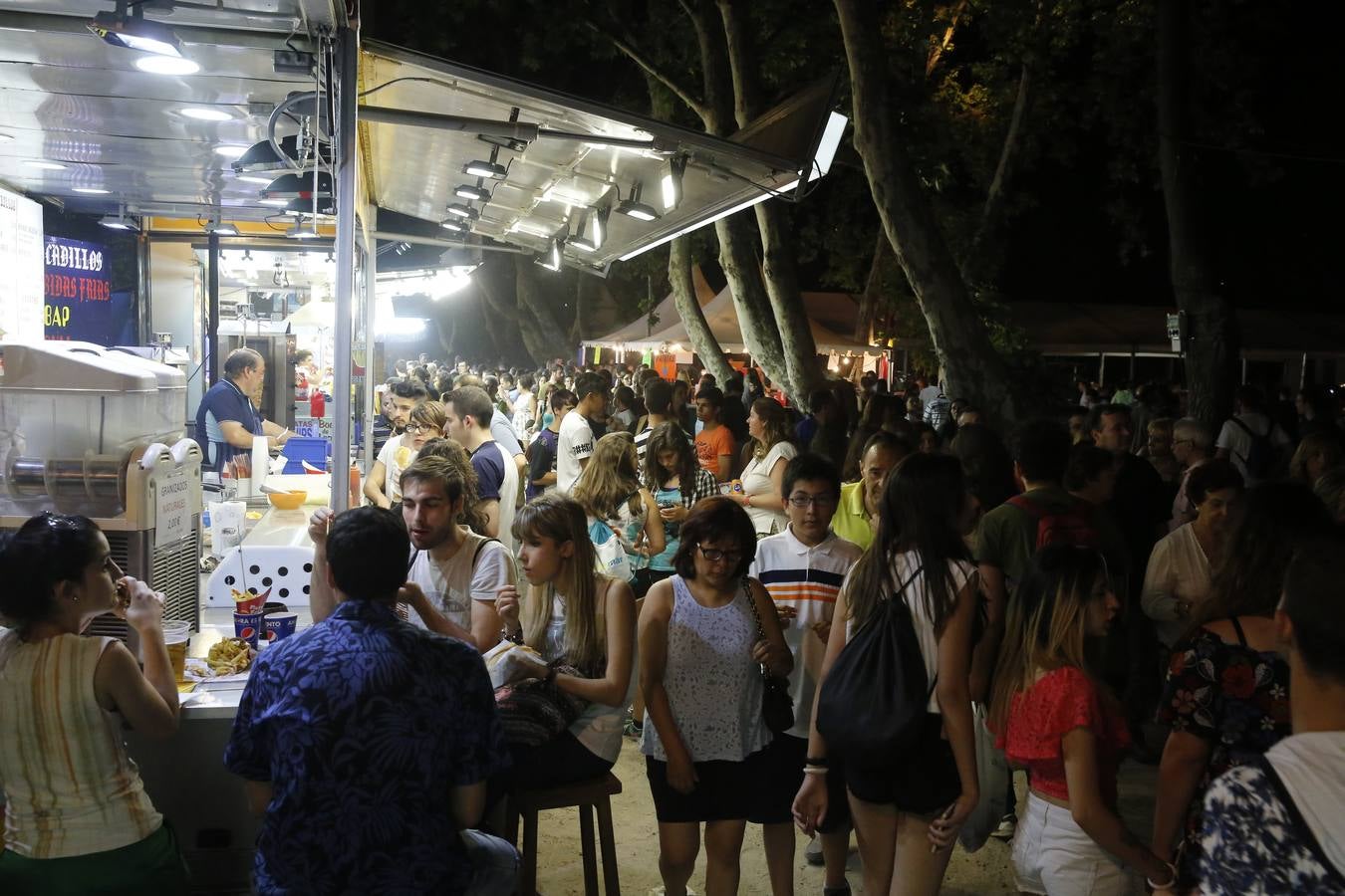 Noche de San Juan en la playa de Las Moreras de Valladolid (2/3)