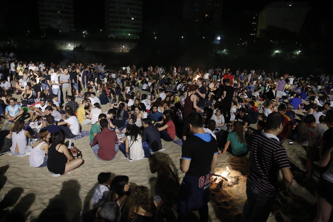 Noche de San Juan en la playa de Las Moreras de Valladolid (2/3)