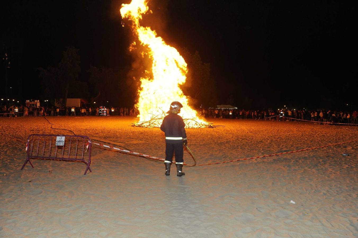 Noche de San Juan en la playa de Las Moreras de Valladolid (3/3)