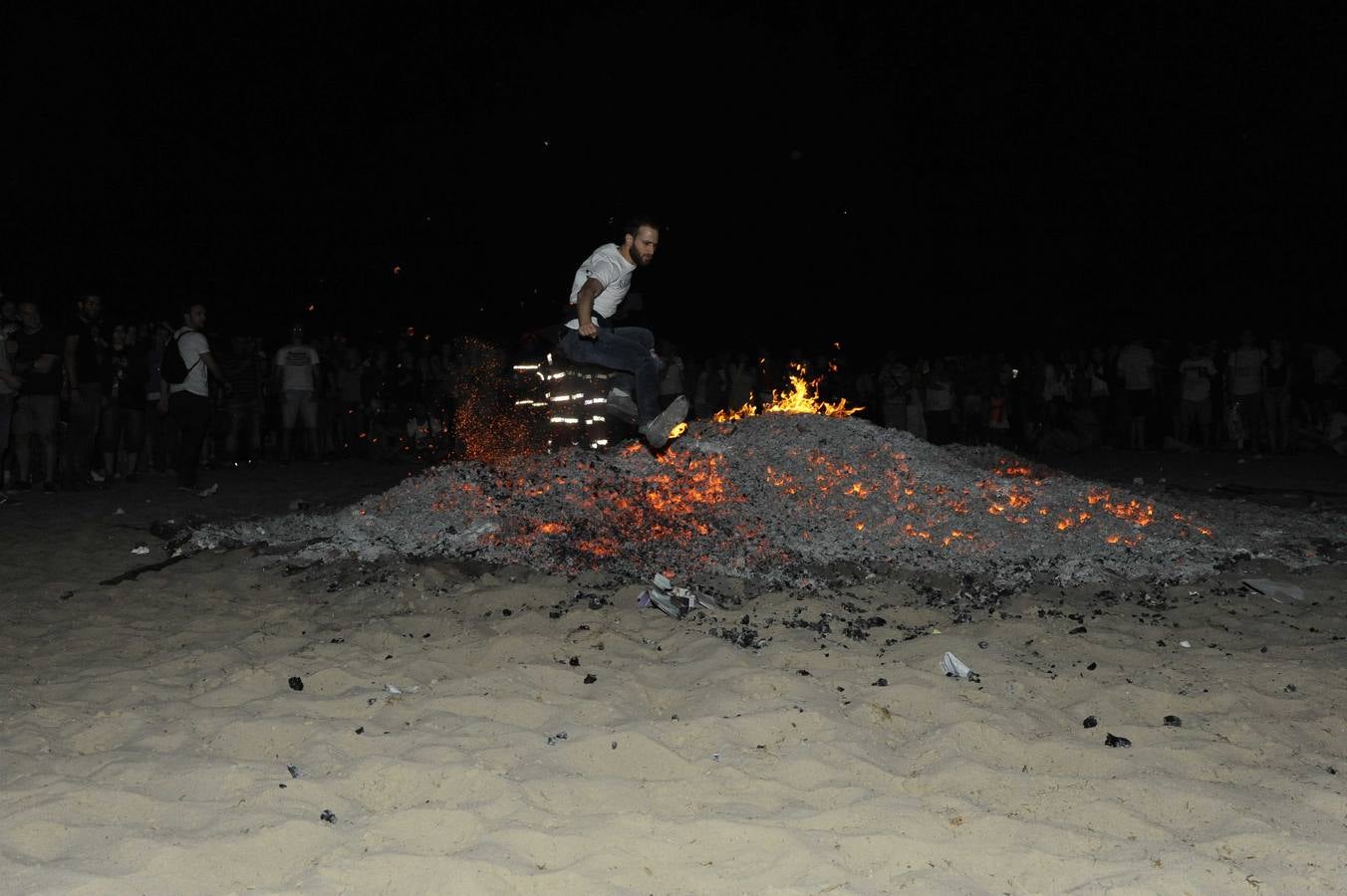 Noche de San Juan en la playa de Las Moreras de Valladolid (3/3)