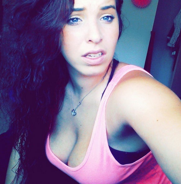 Raylynn, la joven que triunfa en Instagram por su particular anatomía