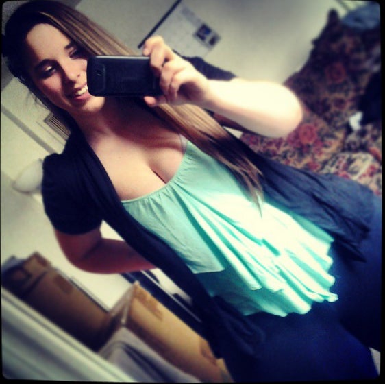 Raylynn, la joven que triunfa en Instagram por su particular anatomía