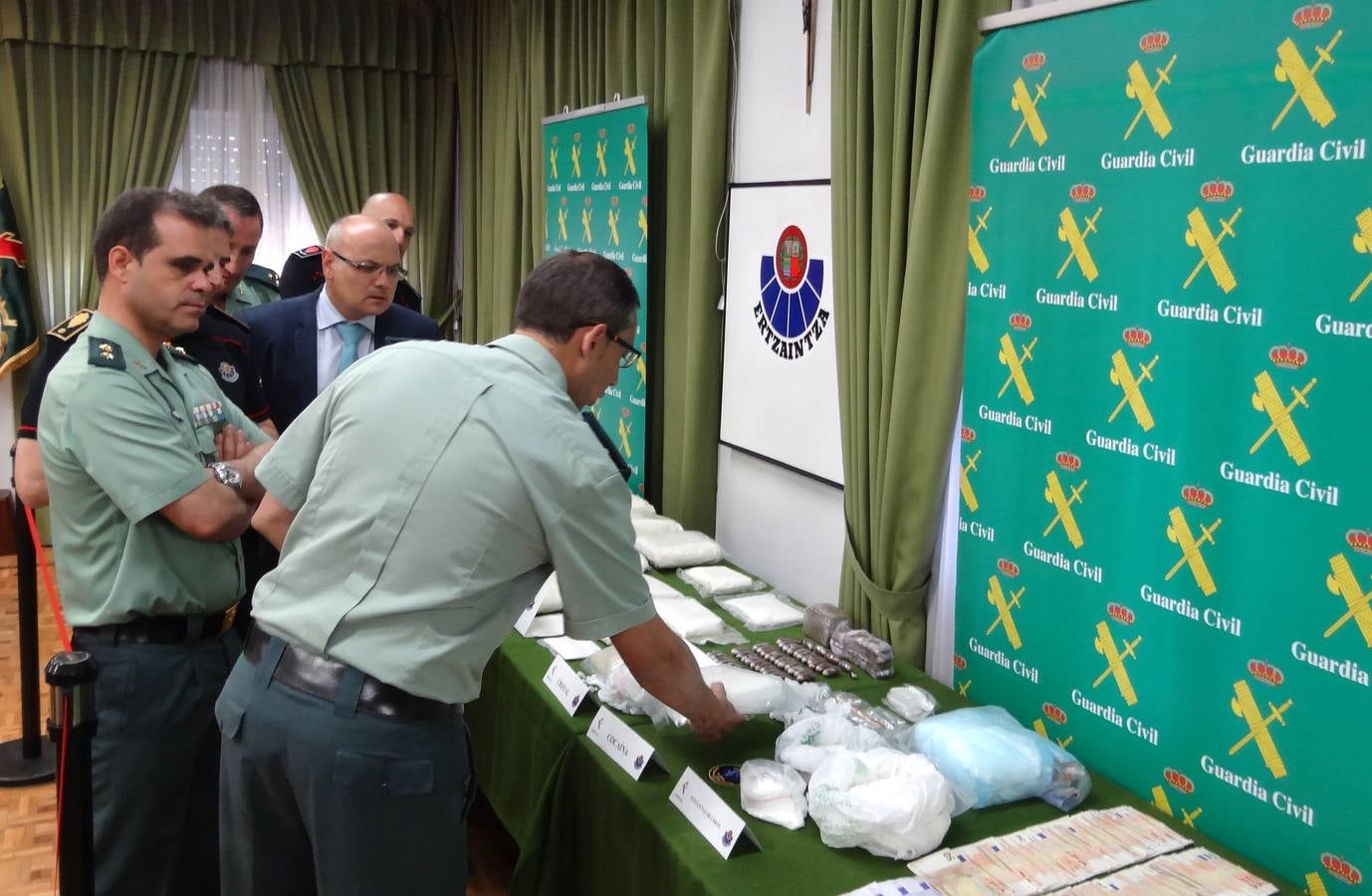 Material incautado en la mayor operación contra la distribución de drogas sintéticas en el noroeste de España