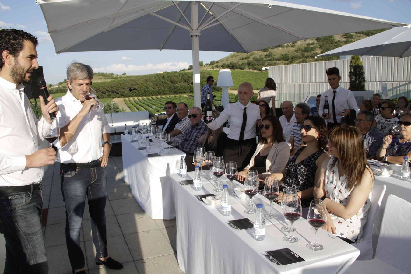 La Bodega Cepa 21 abre sus puertas al Club de Catas de El Norte de Castilla (2/2)