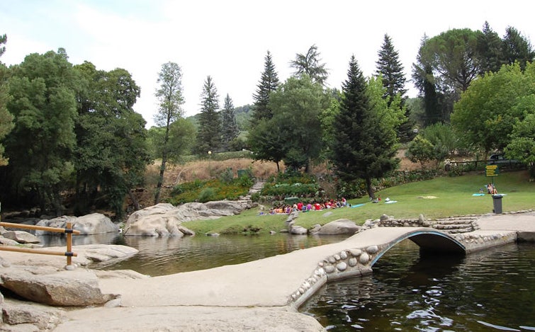 Piscina natural de Arenas de San Pedro (Ávila).