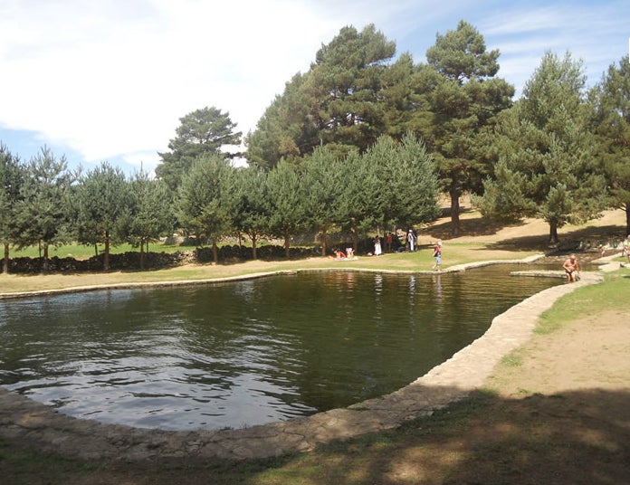 Piscina natural de Hoyos del Espino (Ávila).