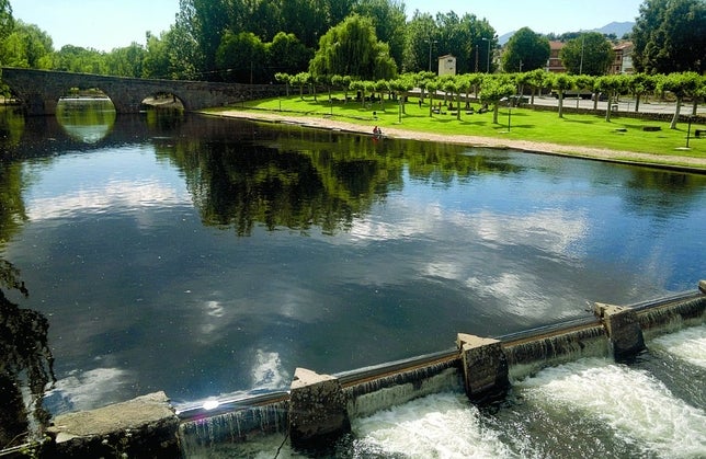 Piscina Natural de Navaluenga (Ávila).